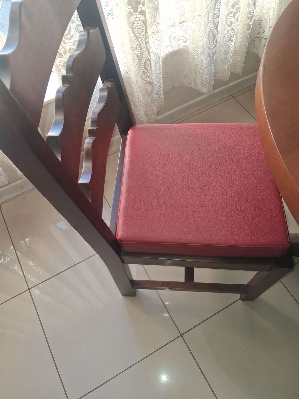 Mesa Jantar Imbuia Maciça com 4 cadeiras  - Foto 3