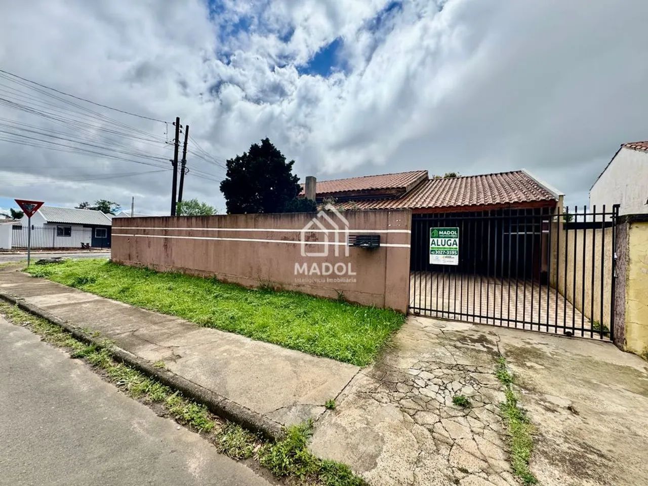 Casa de esquina com quintal para locação | Uvaranas | R$ 2.100,00 - Foto 3