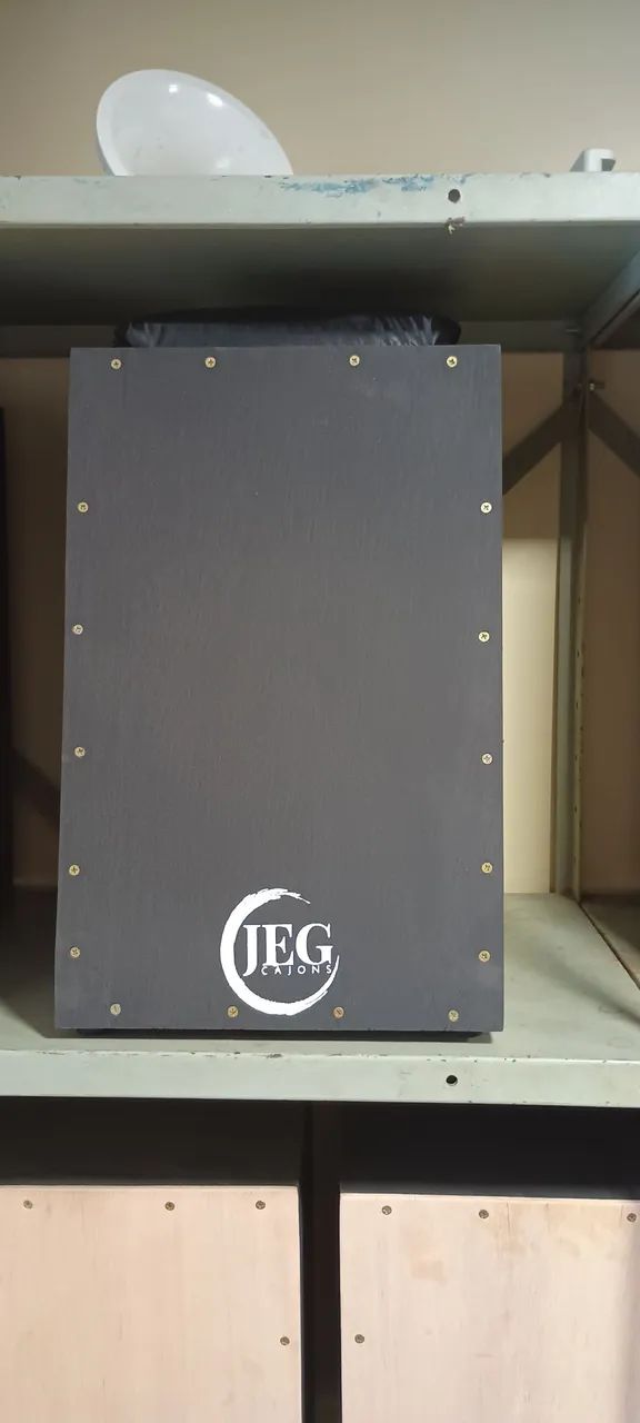 Cajóns acústicos Jeg profissionais na promoção 