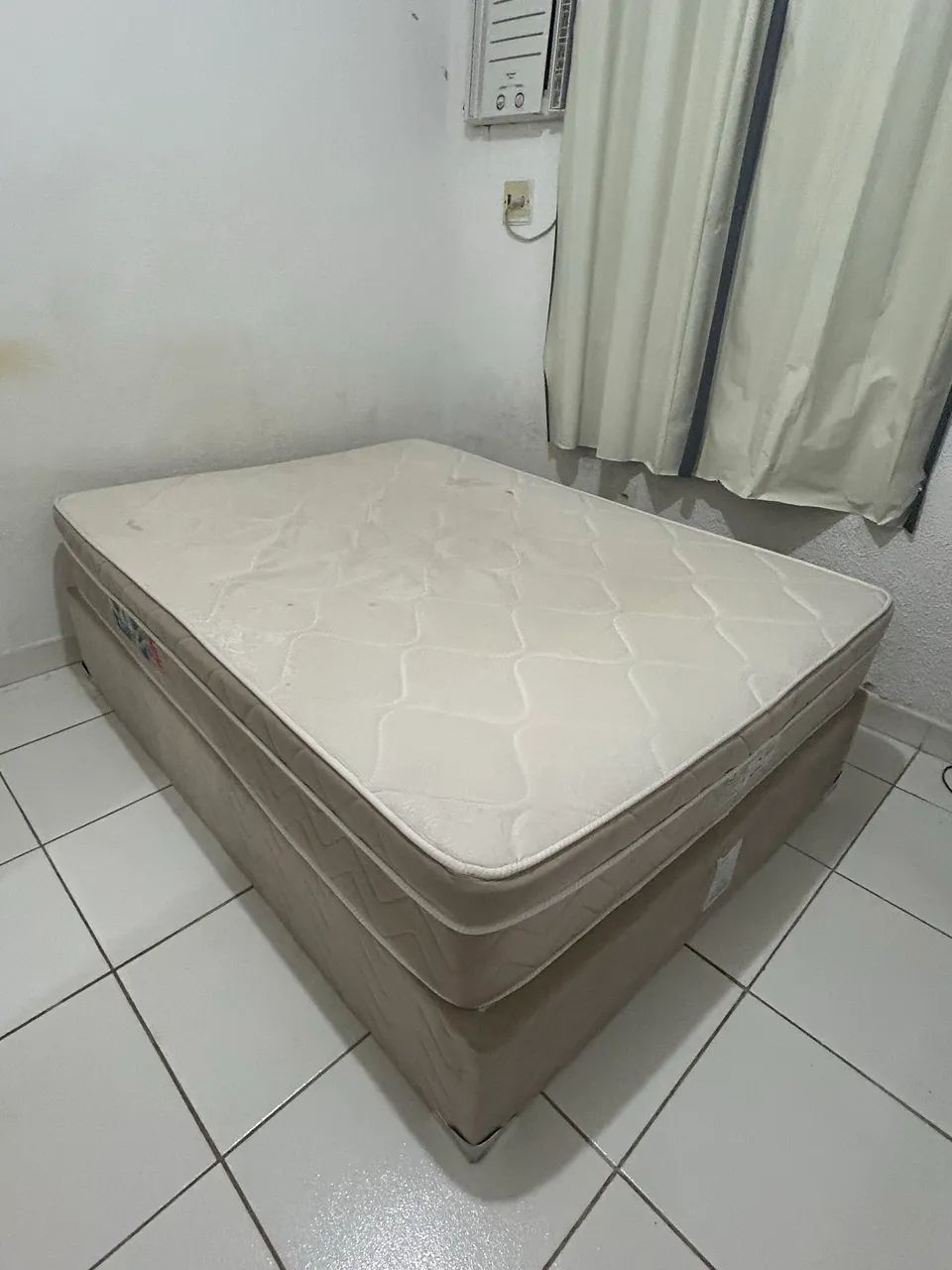 Cama de casal Queen