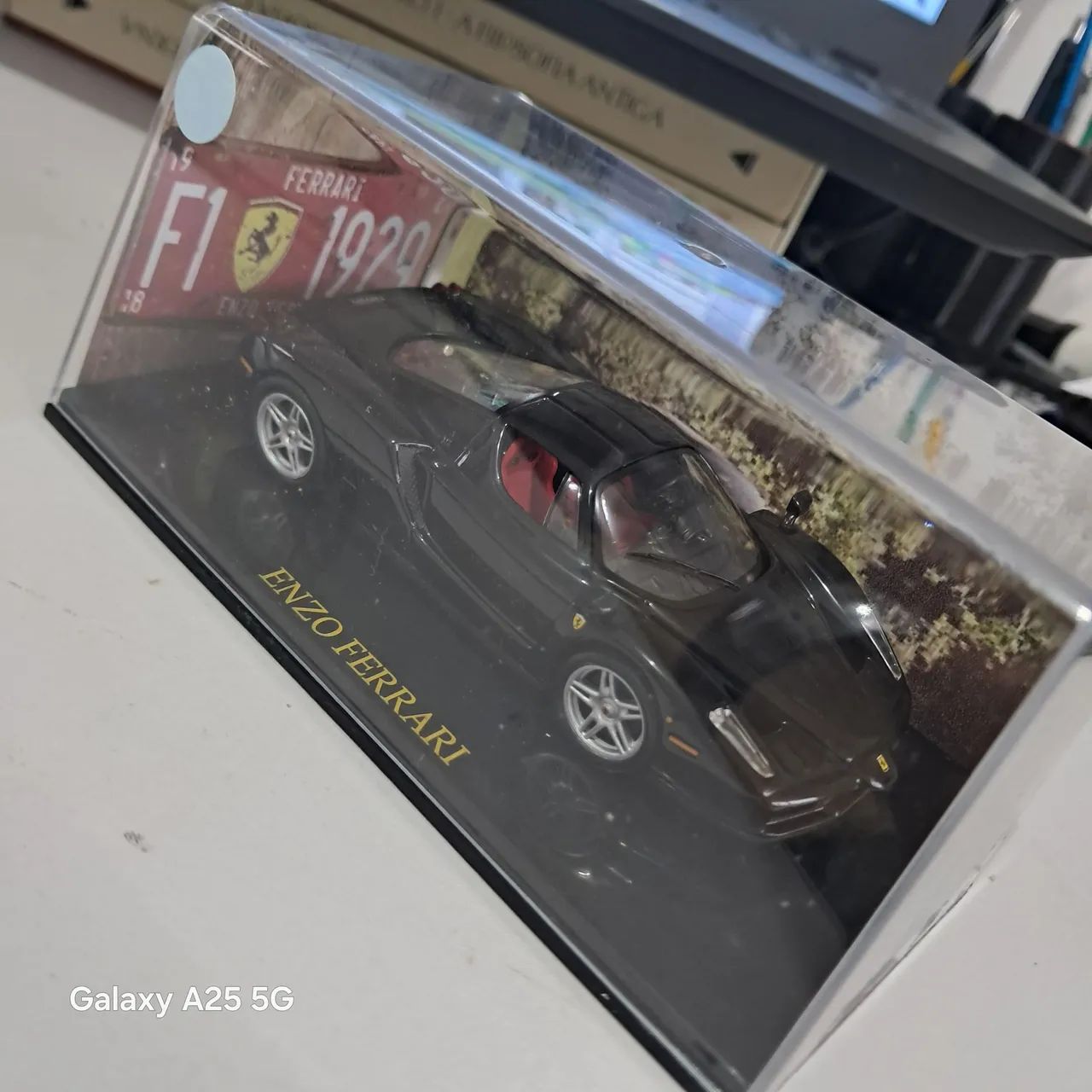 MINIATURA ENZO FERRARI PRETA - Foto 5