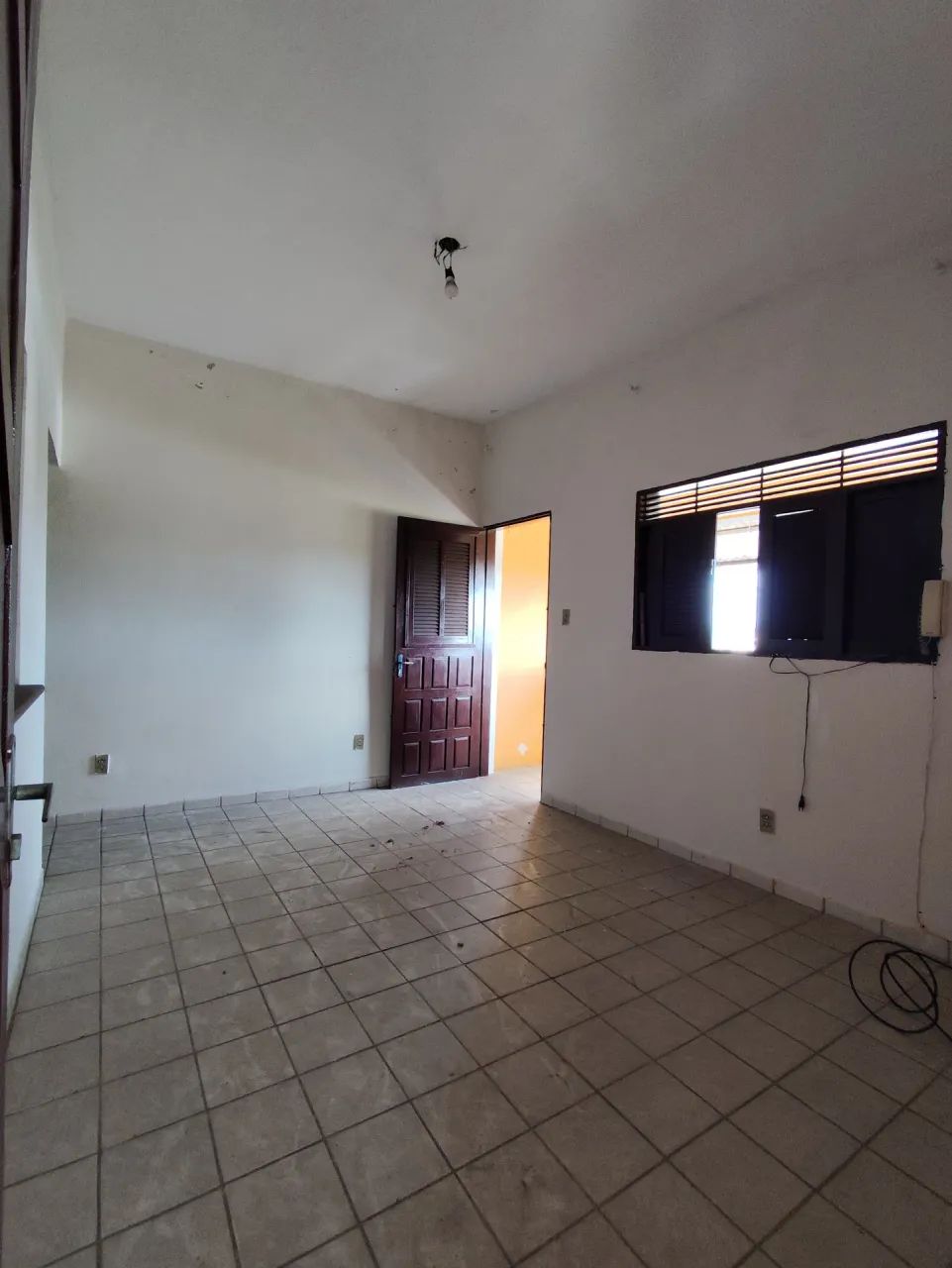Vendo casa com 2 lojas comerciais no Bairro Nordeste! - Foto 5