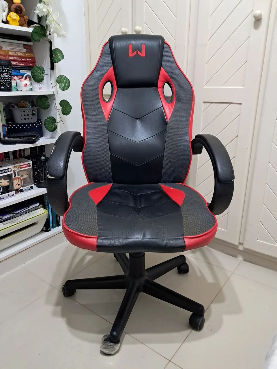 Cadeira Gamer Preta e Vermelha - Funcional