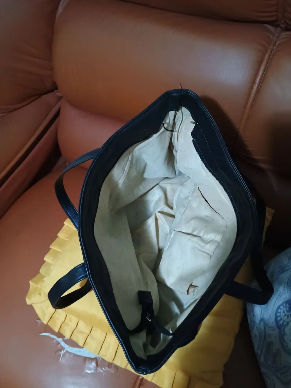 Duas bolsas quase novas - Foto 3