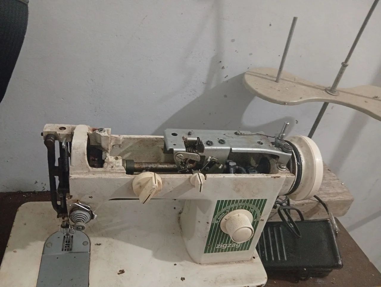 Máquina de Costura Elgin Zig Zag  - Foto 3