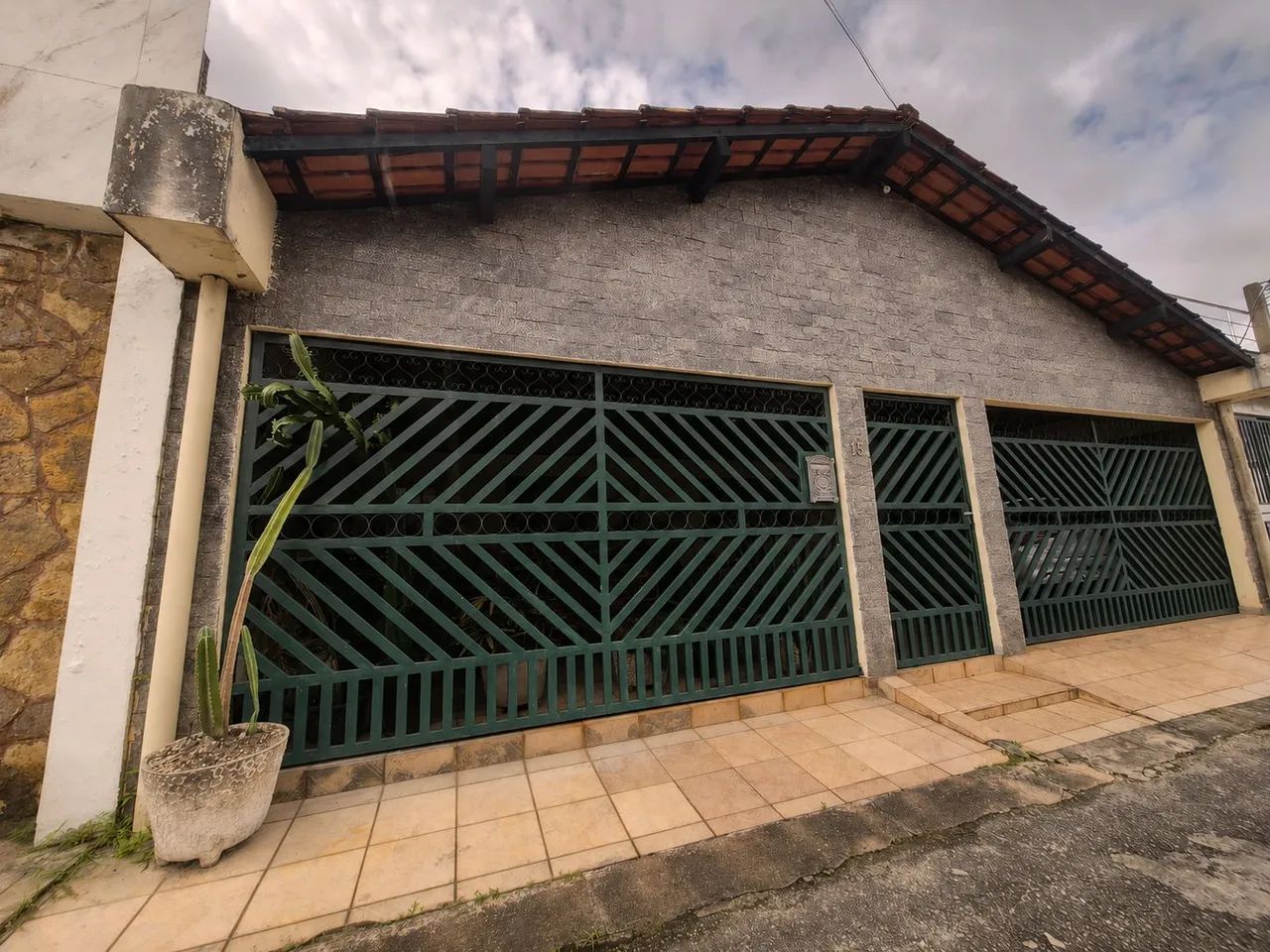 Casa 5 suítes em condomínio 