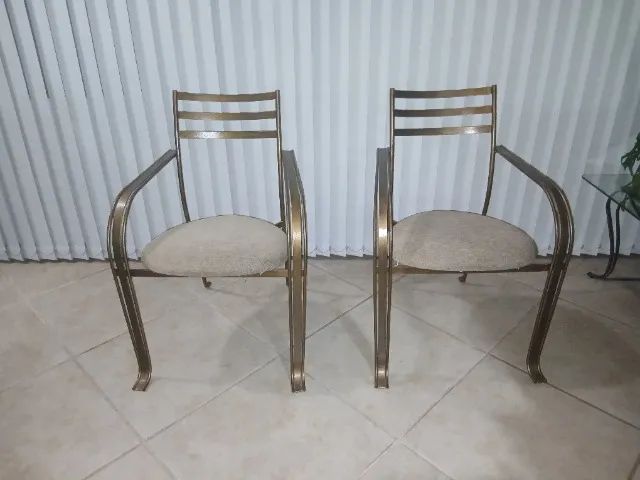 2 cadeiras de ferro