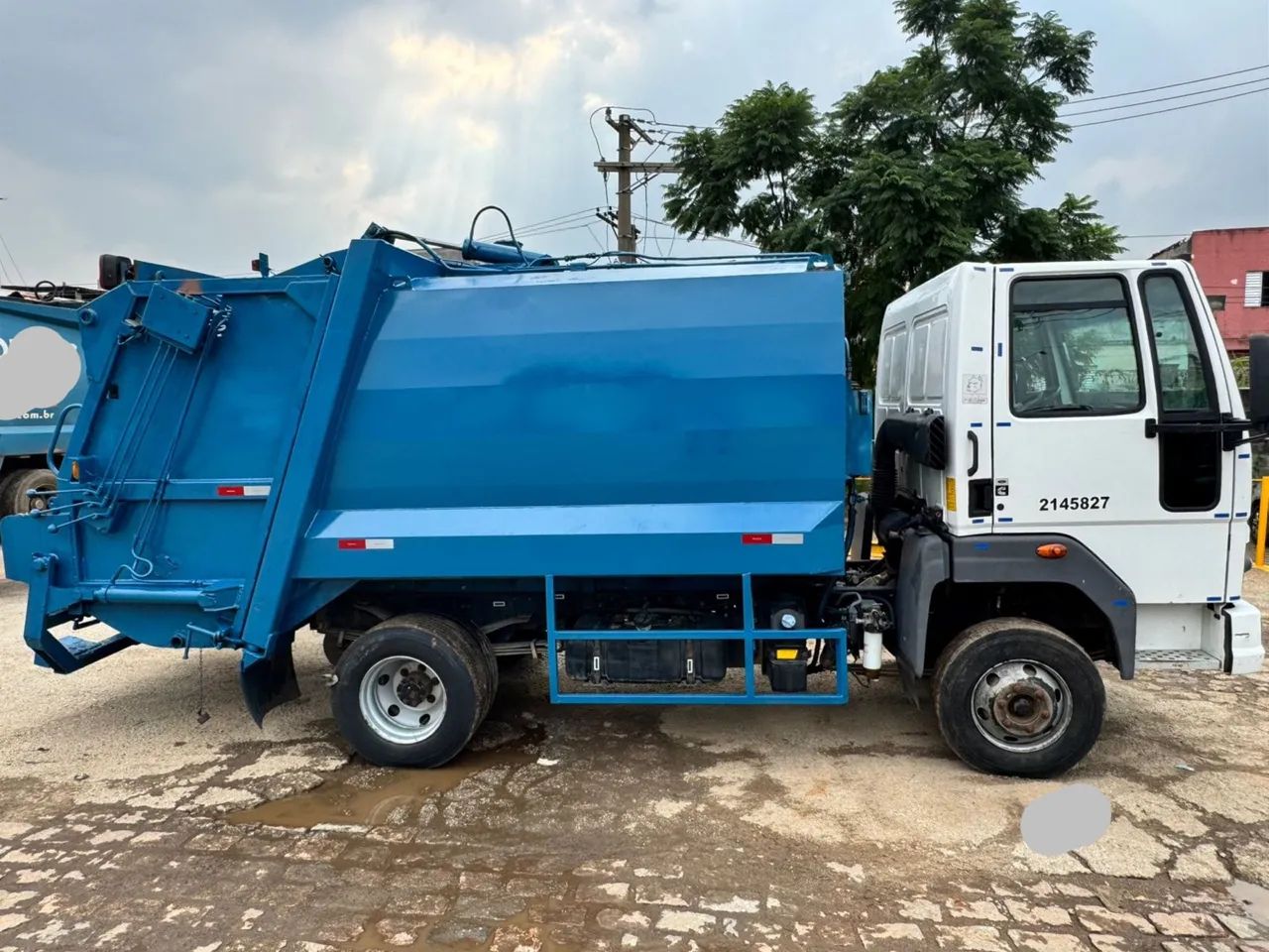 Cargo. 1119. Compactador de lixo.  Ano 2014.