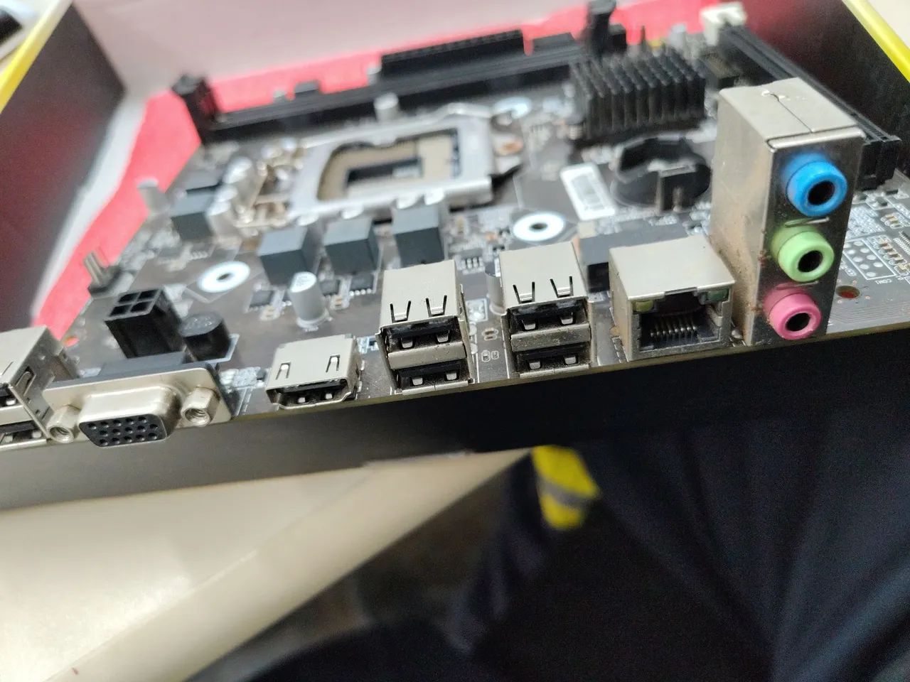 Placa-mãe TG-HM55G336 - COM DEFEITO / PARA REPARO - Foto 4