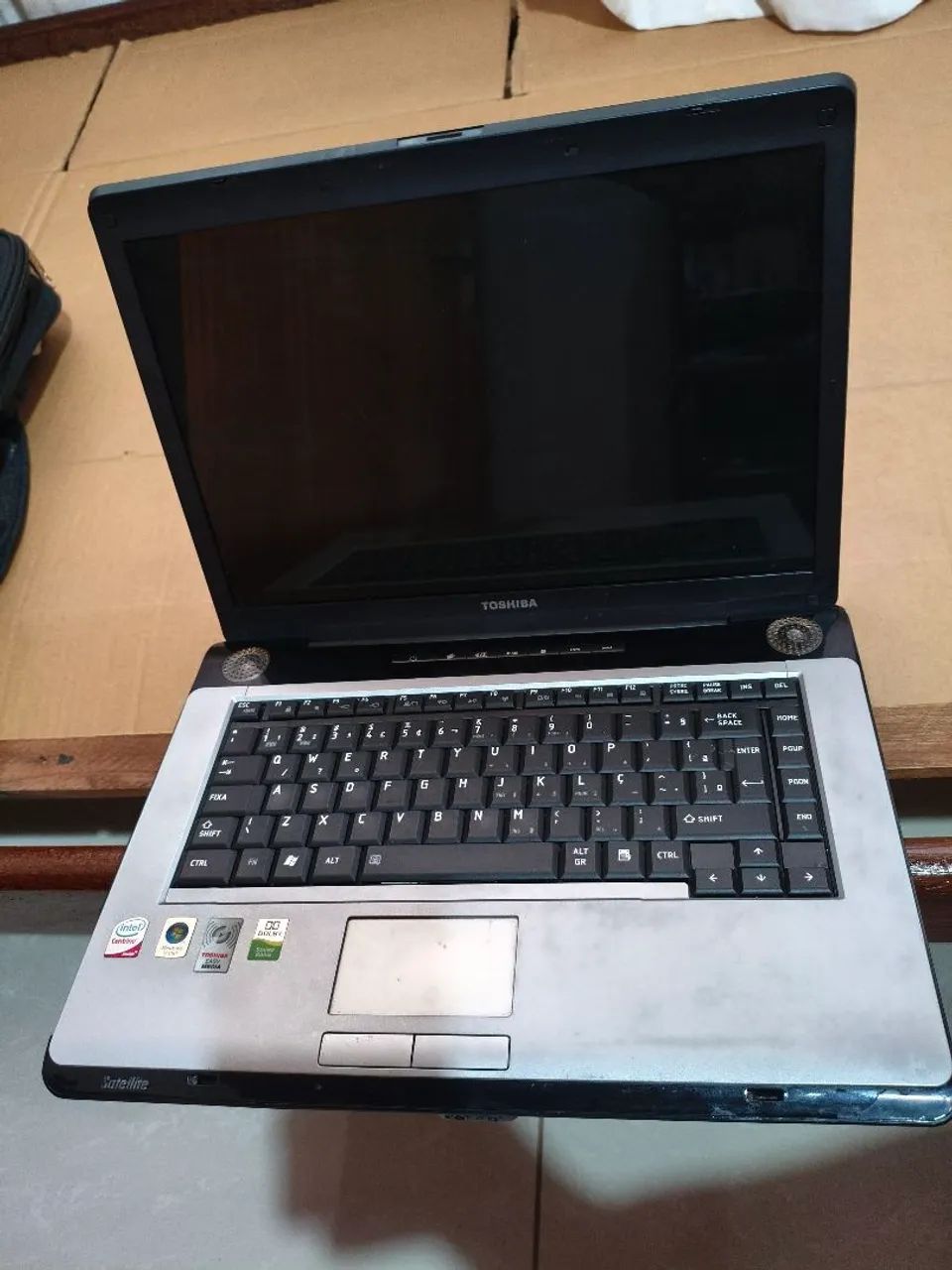 Vendo notebook Toshiba satélite. E Memória Ram 