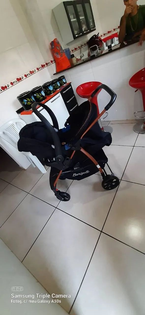 Carrinho de bebê burigotto e bebê conforto 