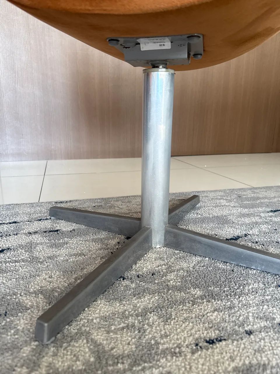 Par de Poltronas Giratórias Caramelo com Base em Aço - Foto 4