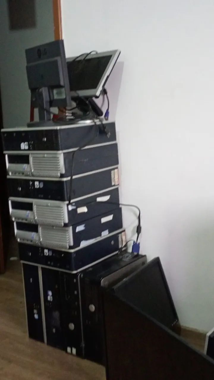 Lote de 14 computadores e monitores - Bom Estado - r$ 49,90 - Foto 2