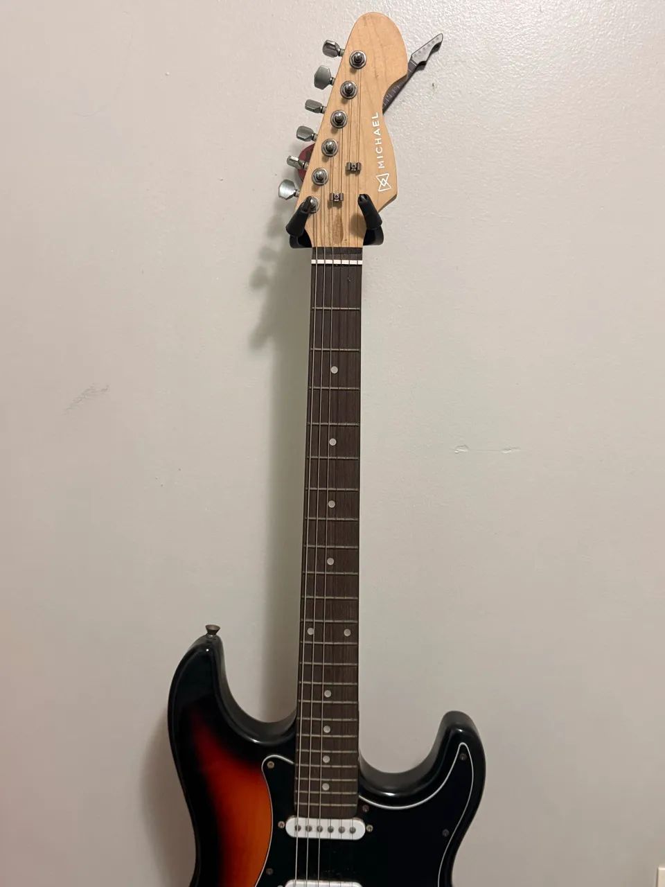Guitarra Michael Stratocaster estilo Sunburst com capa - Foto 2