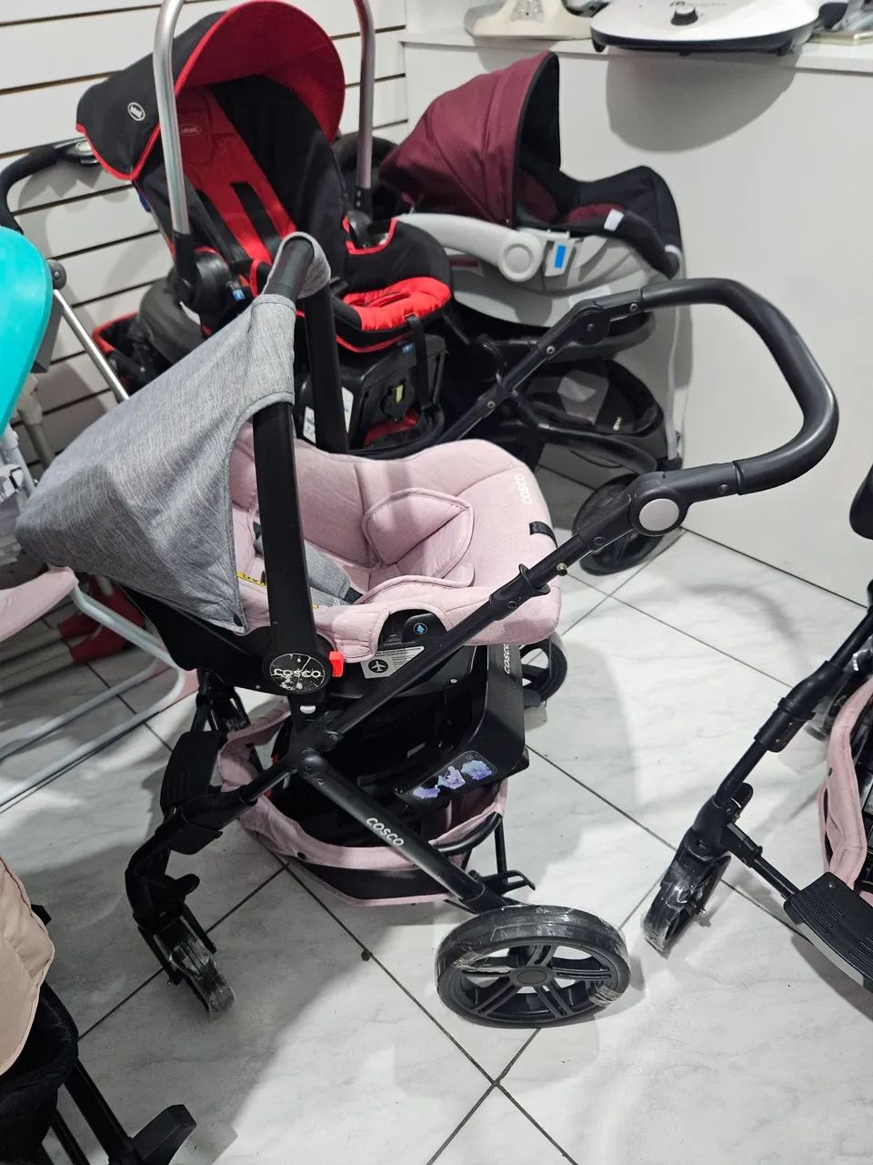Carrinho Moisés  cosco mais bebê conforto  e base veicular  novos R$:999.00 cada um  - Foto 4