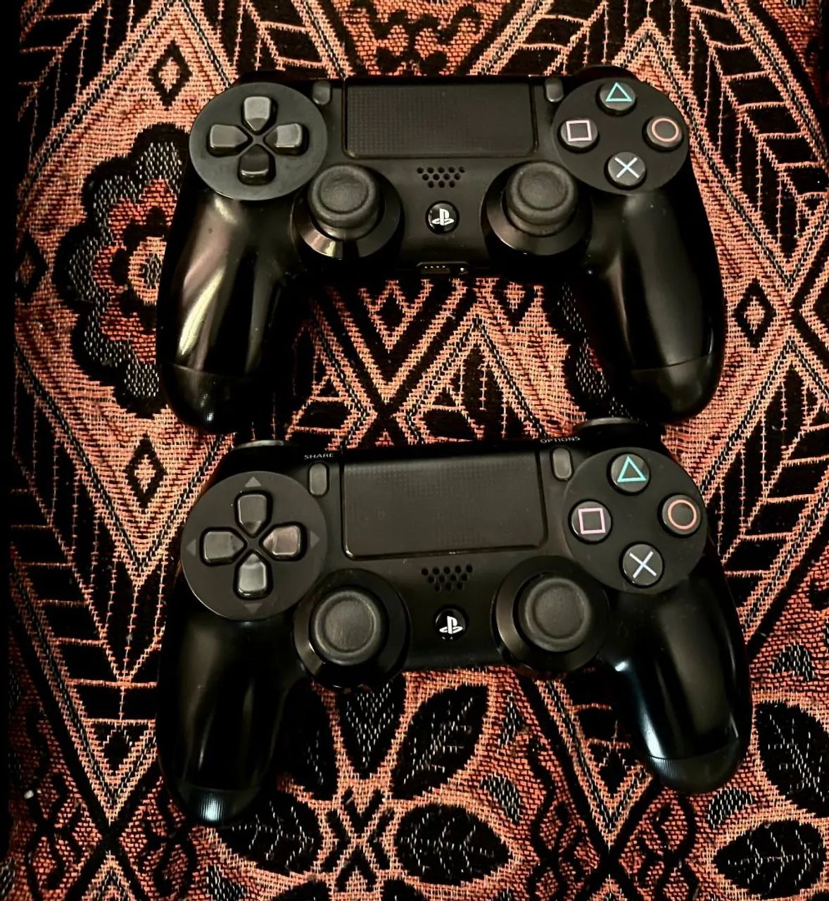 VENDO PS4 SLIM 1TB 2 CONTROLES - Foto 3