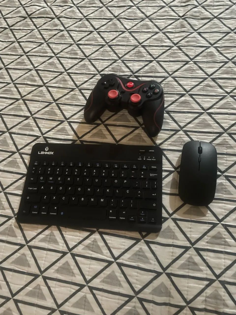Kit Controles, Mouse e Teclado Bluetooth - Parado em Casa 