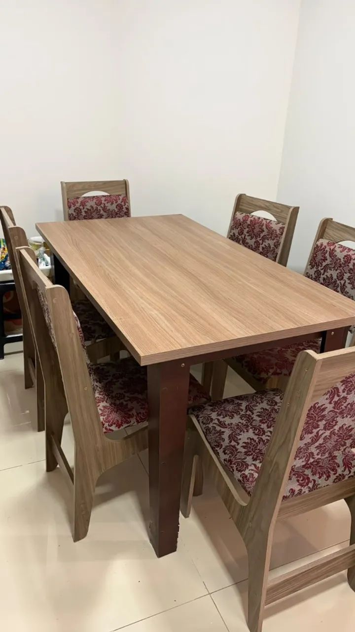 MESA COM 6 CADEIRAS