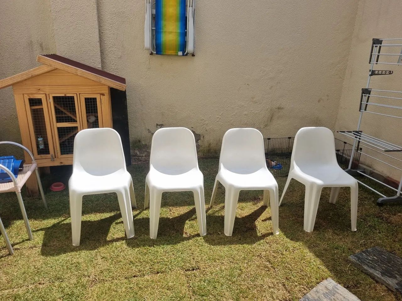 Conjunto de Cadeiras de Plástico branco - Foto 2