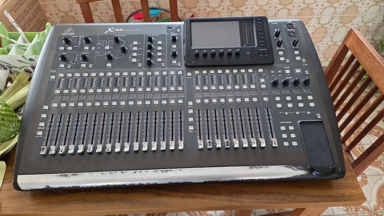 Mesa de Som Digital Behringer X32 Full