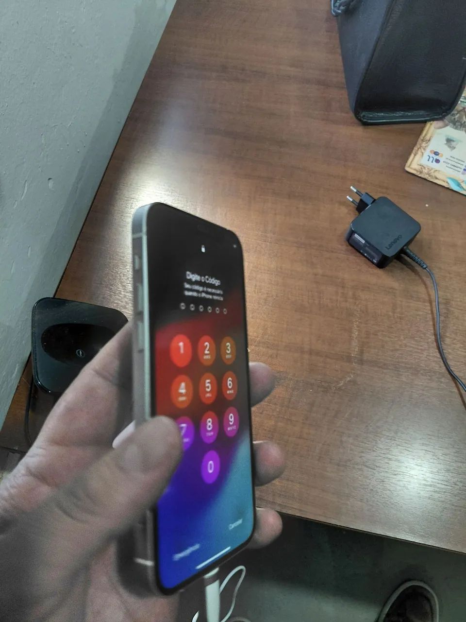 Celular iphone 12 usado ótimo estado bateria zera - Foto 2
