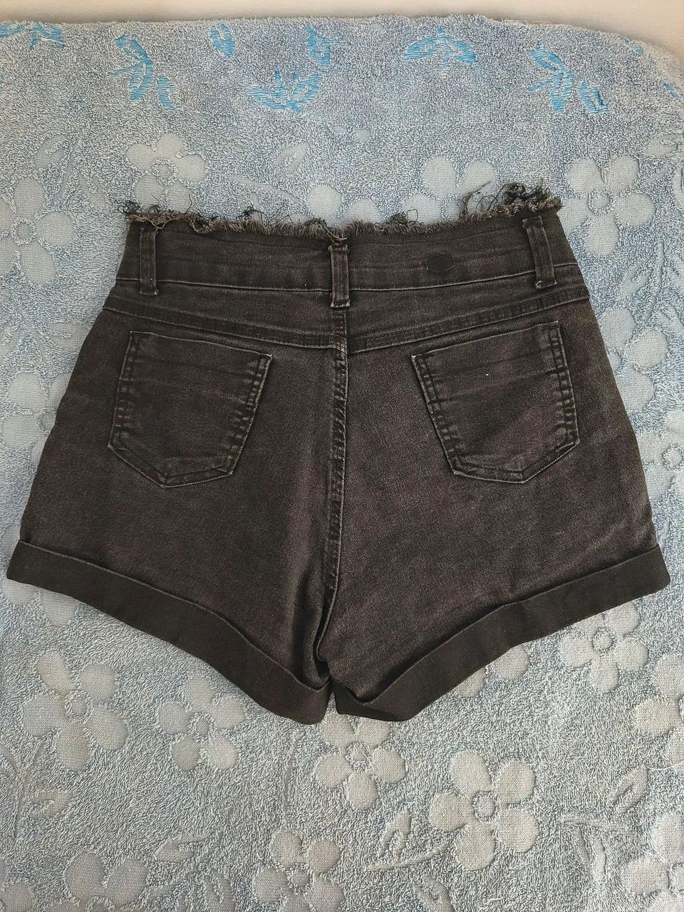 Short Preto Curto com Lycra - Foto 5