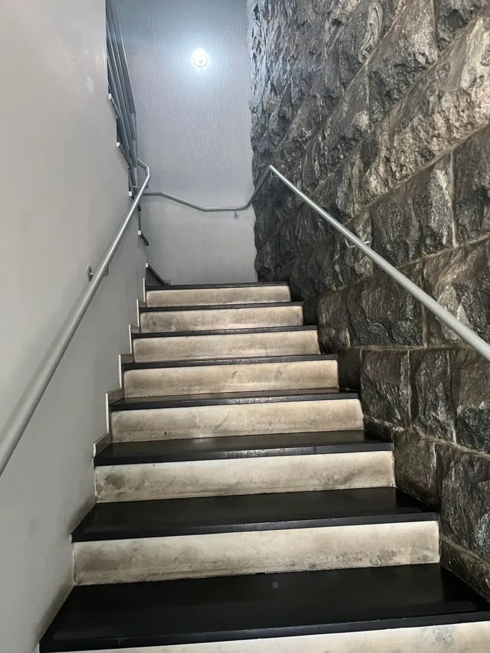 PREDIO COMERCIAL NA AVENIDA COM GALPAO, LOJA E ANDARES DE SALAS - Foto 2