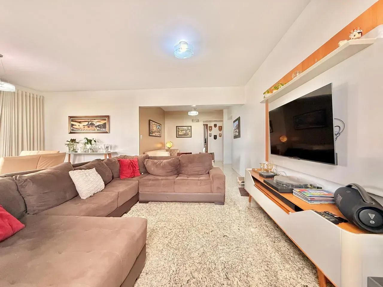 Apartamento amplo à venda com 4 quartos no Umarizal.