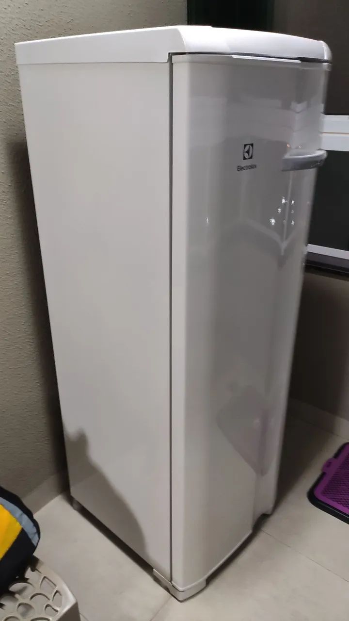 Freezer vertical Eletrolux 