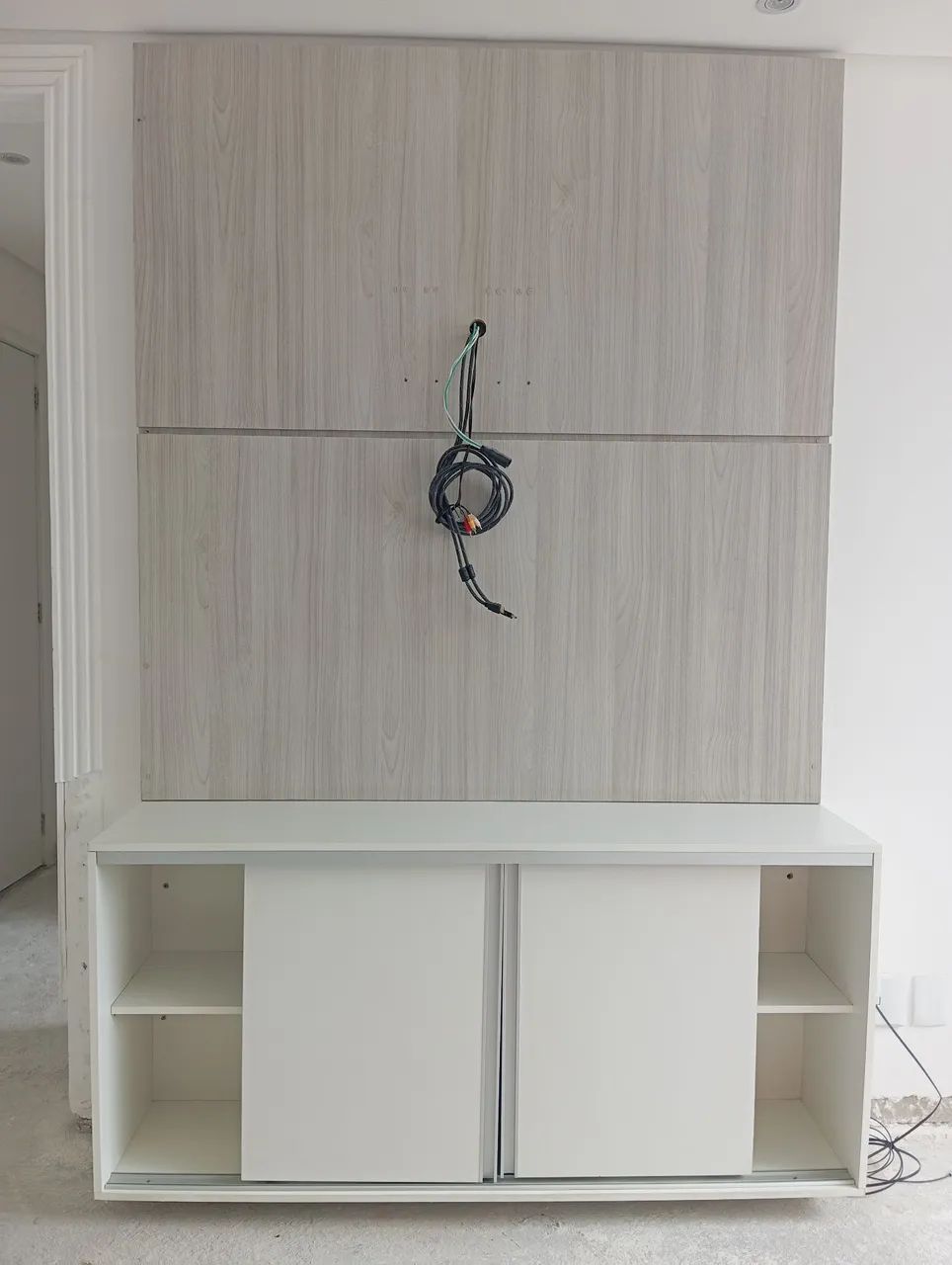 Rack com painel embutido