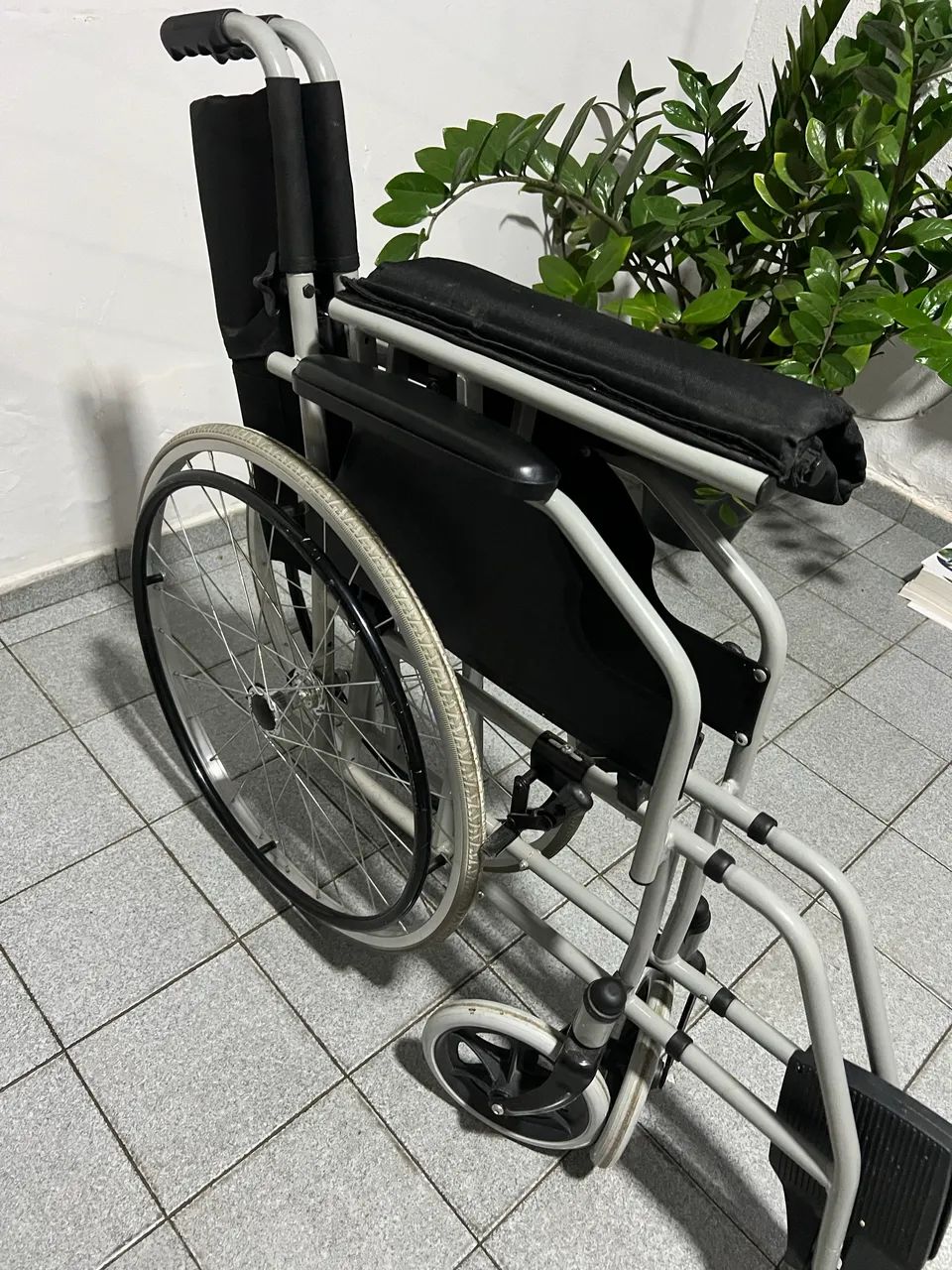 Vendo cadeira de rodas  - Foto 2