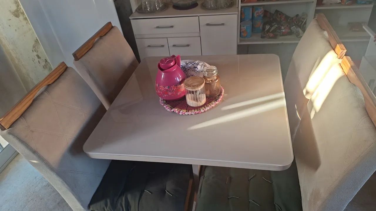 Mesa com 4 cadeiras  - Foto 3