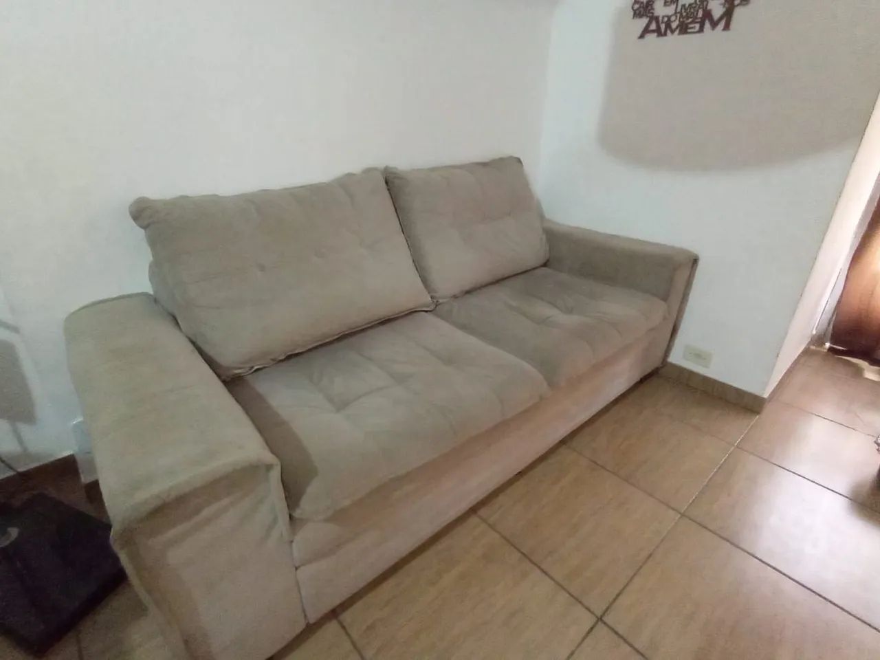 Vendo sofá seminovo, 3 lugares. Aceito oferta. - Foto 4