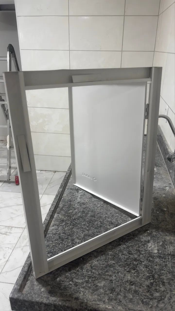 Tampa alçapão 50x60 para parede - Foto 3