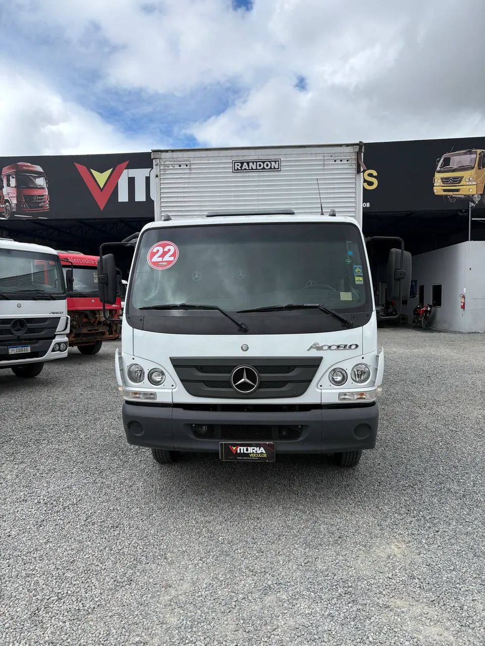 Accelo 815 baú 2022 - Foto 2