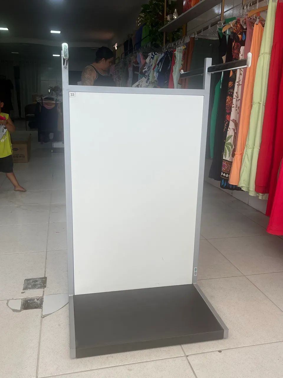 Expositor para meio de loja