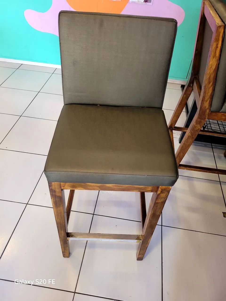 Balcão madeira macissa + Banquetas - Foto 5