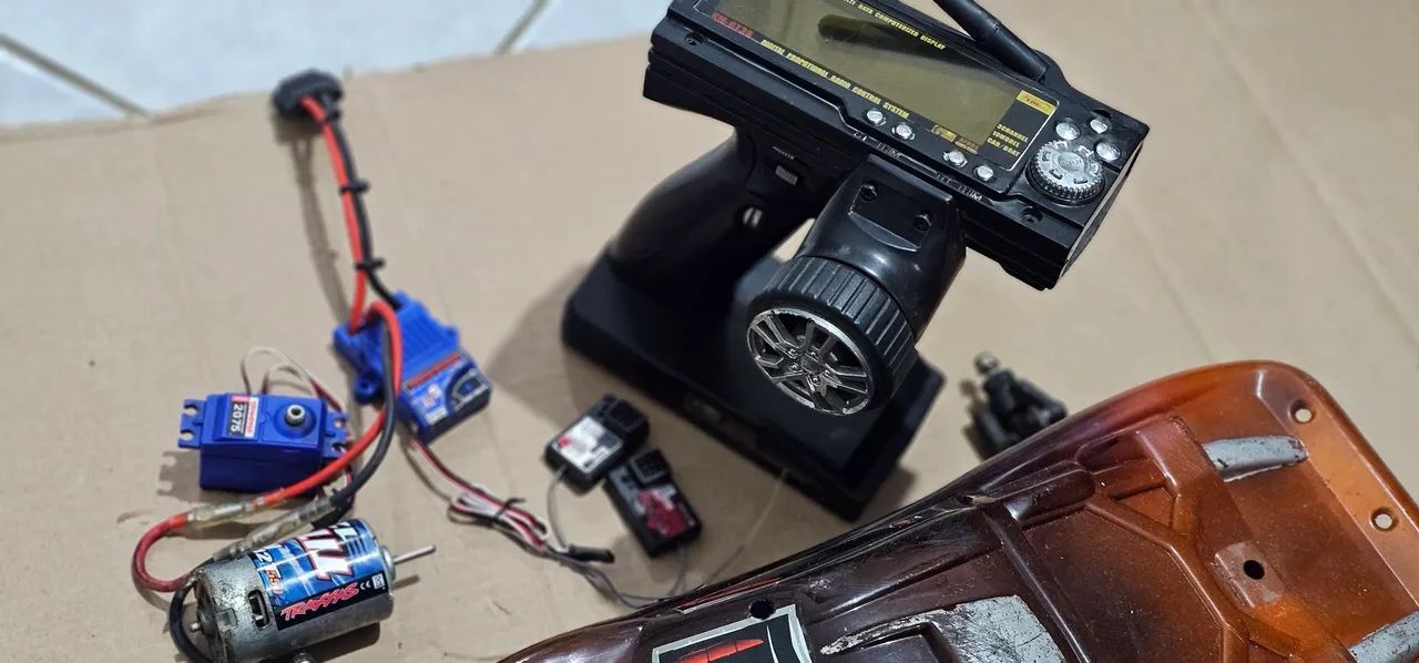 Traxxas Rustler 4x2 xl5 + peças - Foto 2