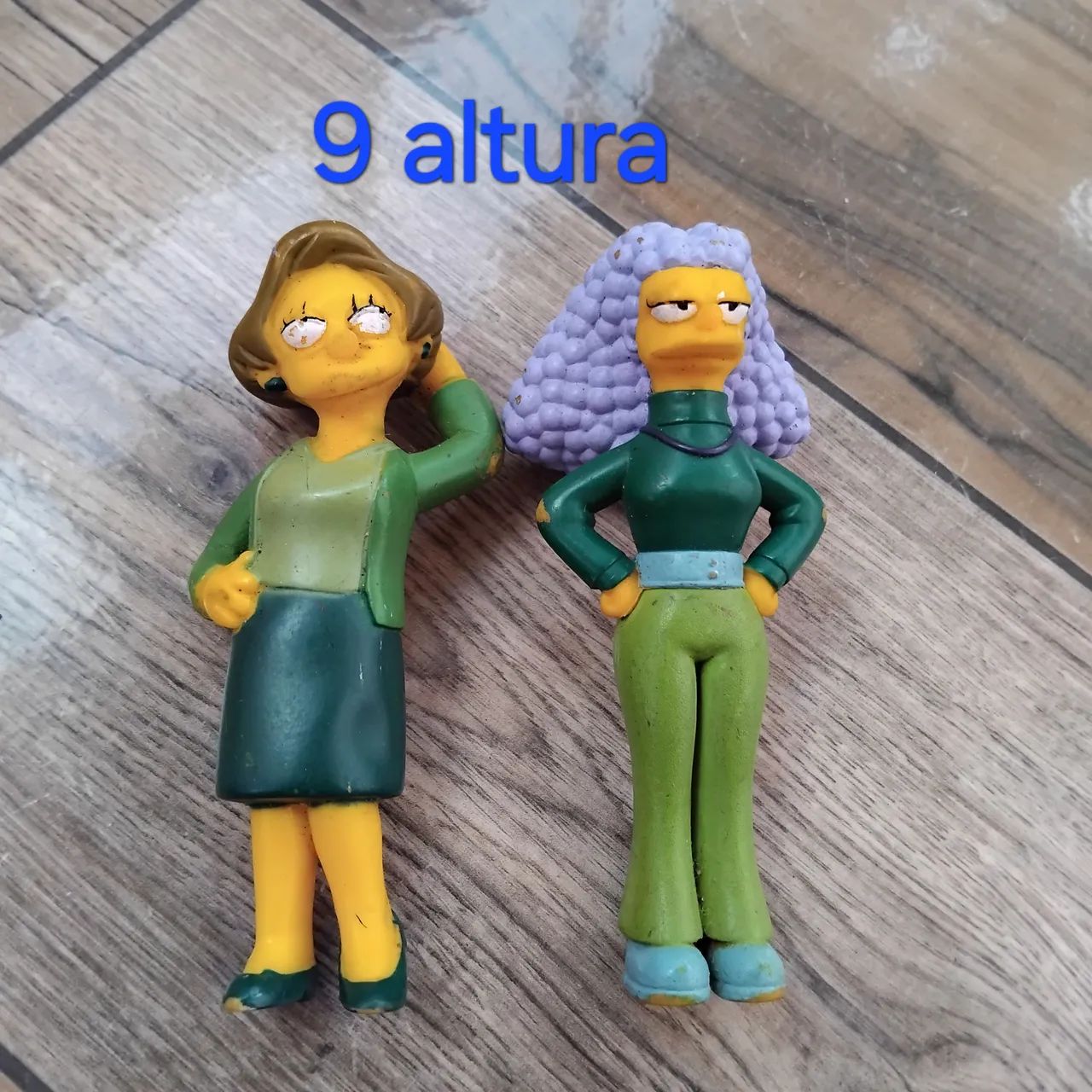2 bonecas dos Simpson 