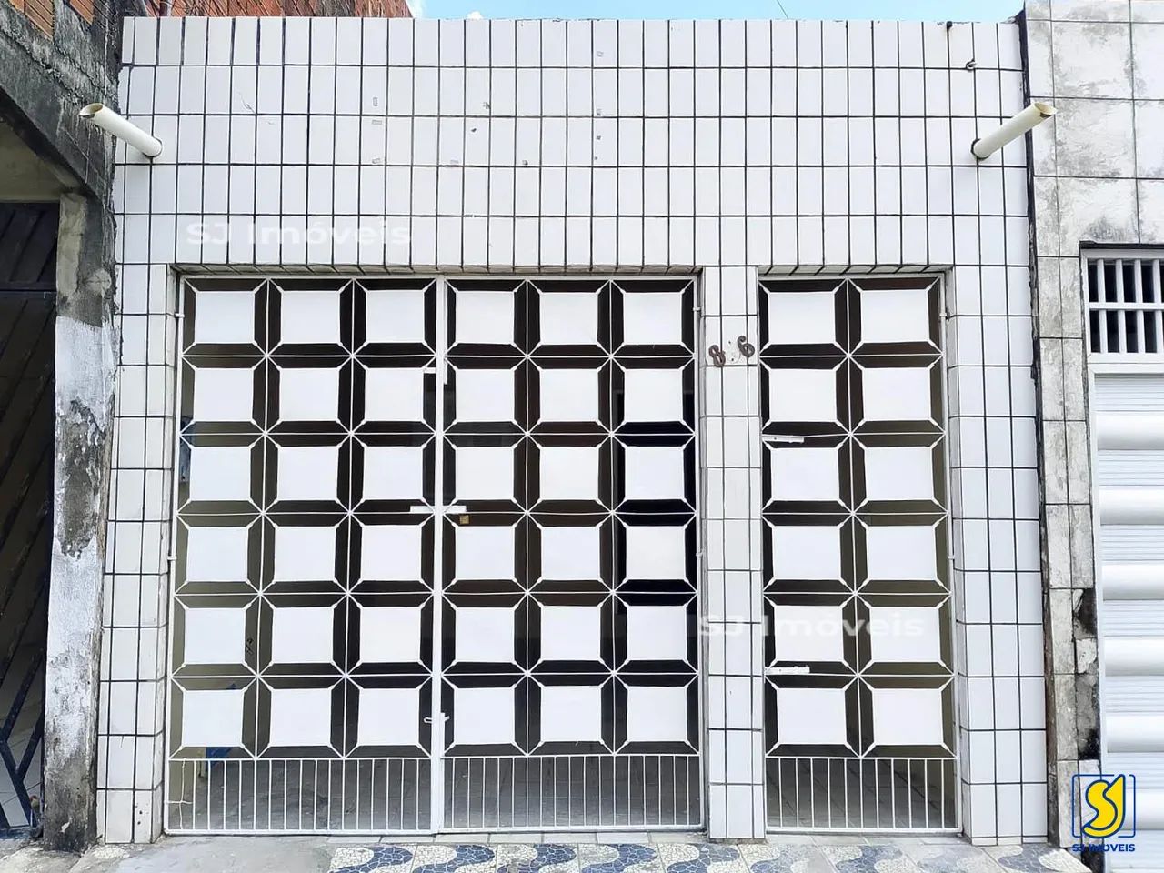 Casa com 2 quartos e quintal no Padre Andrade
