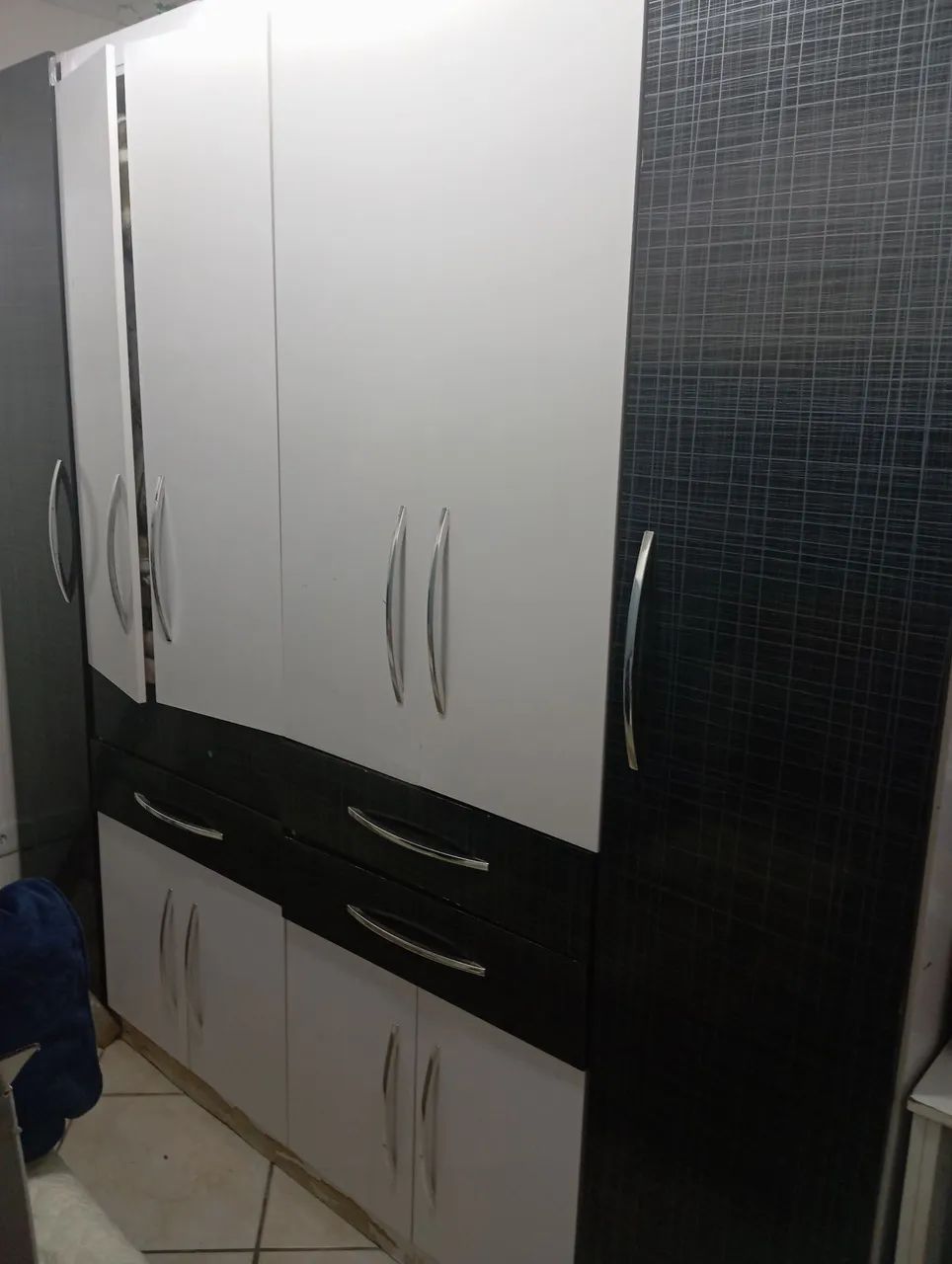 Doa-se guarda roupa usado