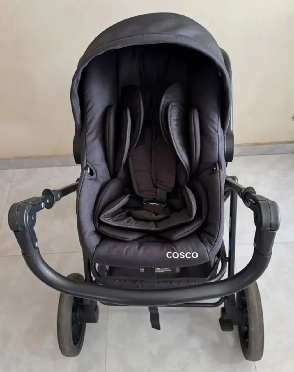 Carrinho de bebê marca Cosco 