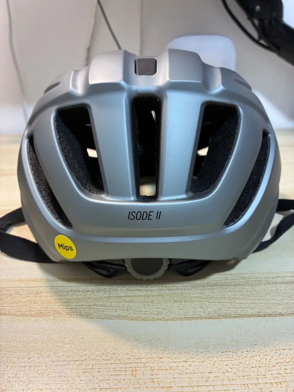 Capacete Giro Isode Mips II na caixa - Foto 3