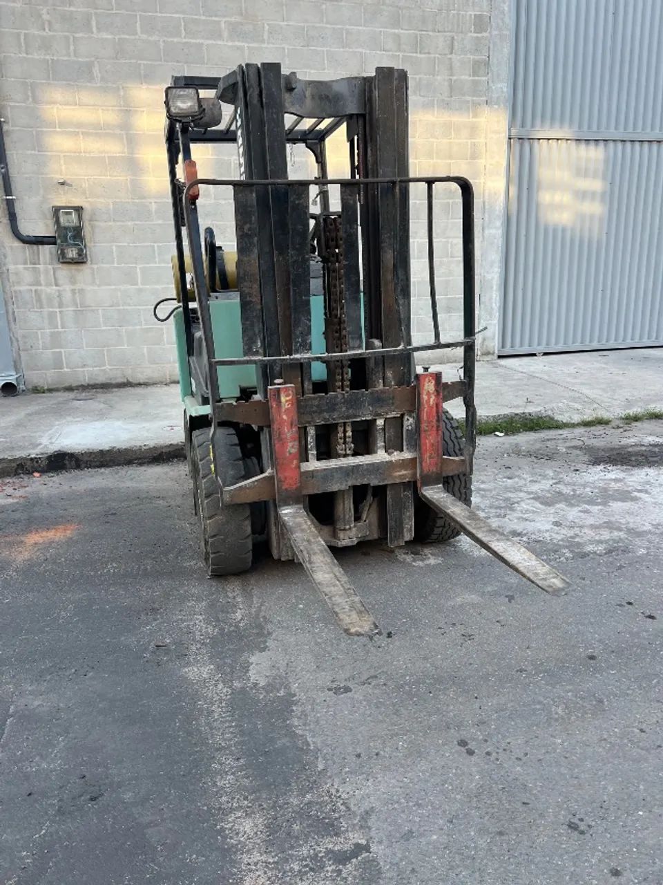 Empilhadeira CLARK CGP25 capacidade 2,5 ton. Movida a gás - Foto 3