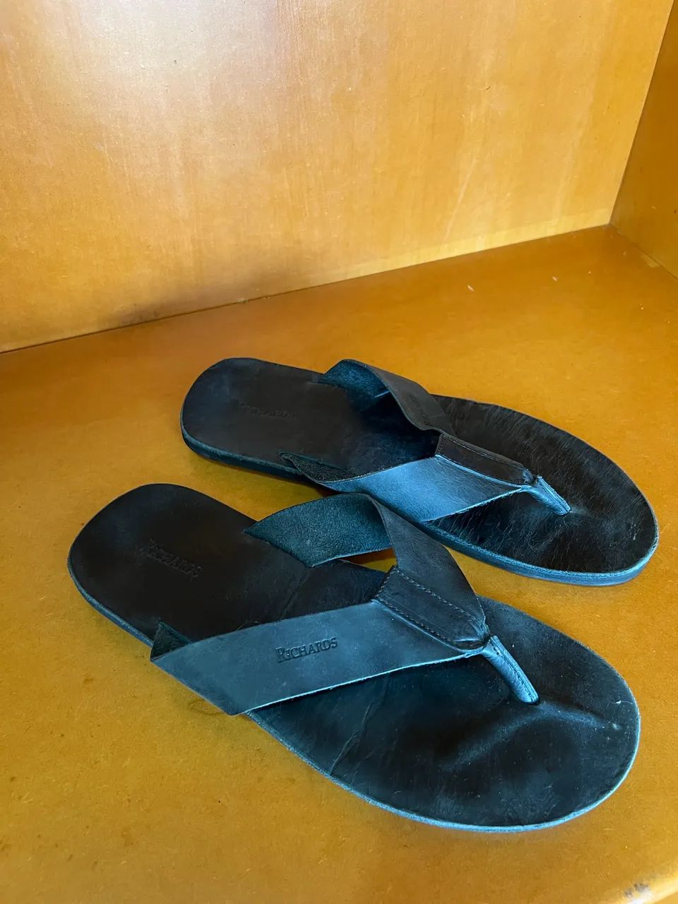 Chinelo Richards de couro 