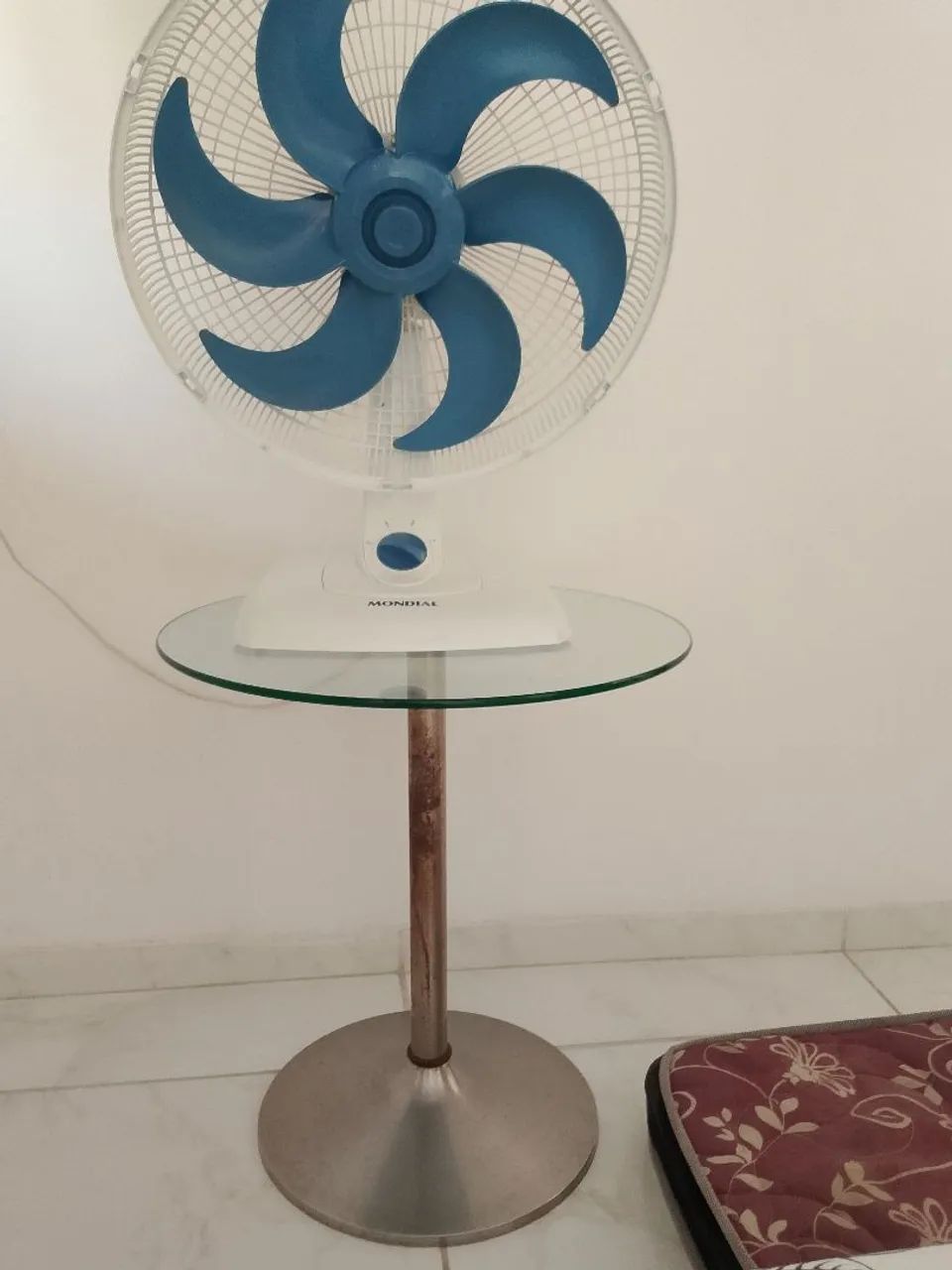 Mesa de vidro com base de alumínio  - Foto 2