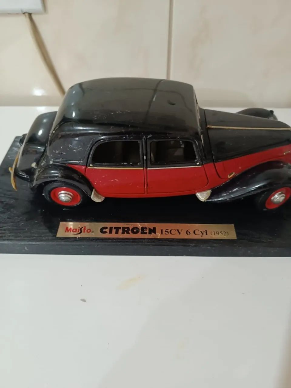 Miniatura Maisto Citroën 15CV 6 Cyl 1952 - Escala 1:18 - Hobbies e
