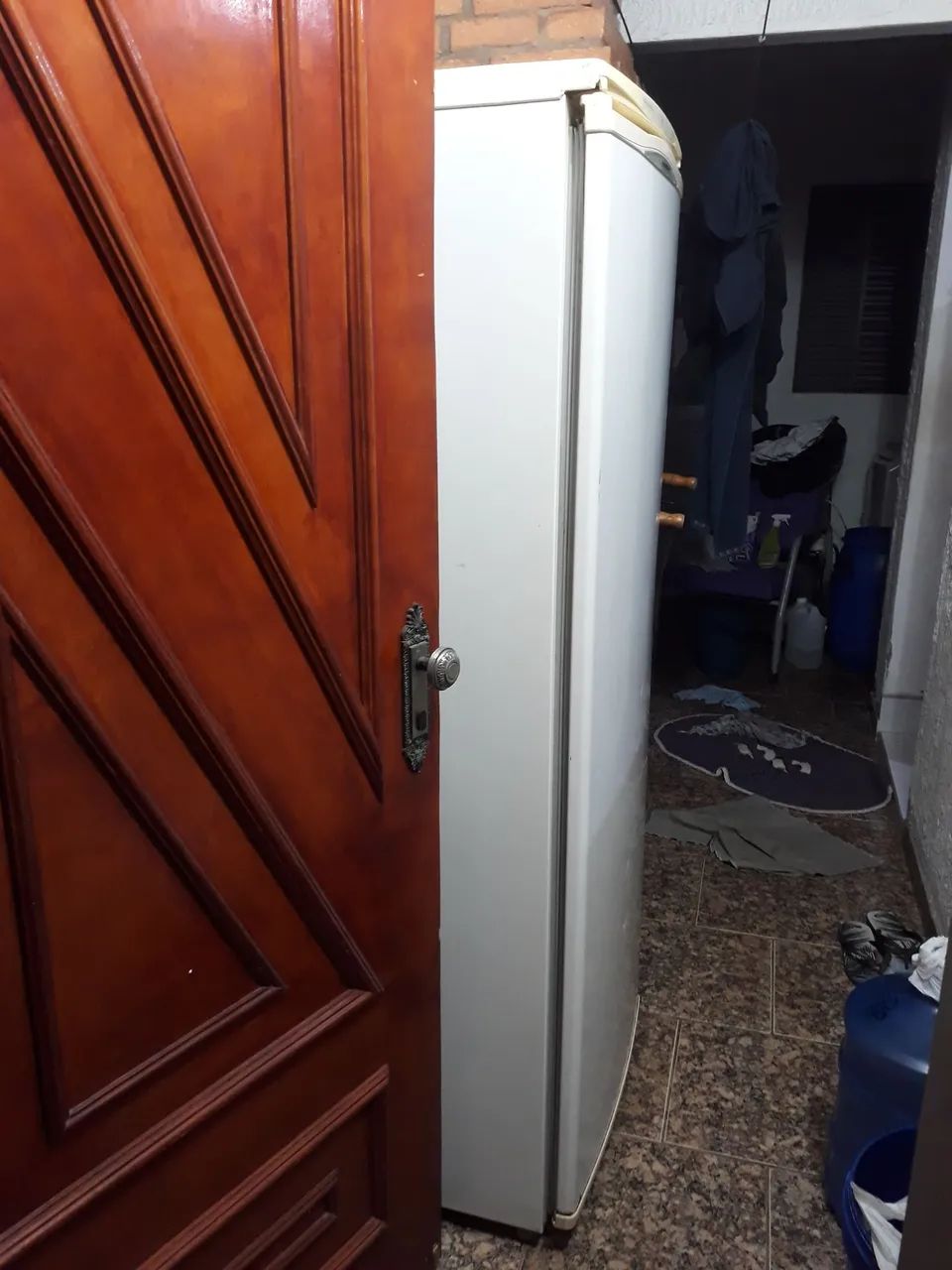 Uma geladeira  Brastemp  Branca  127v  - Foto 2