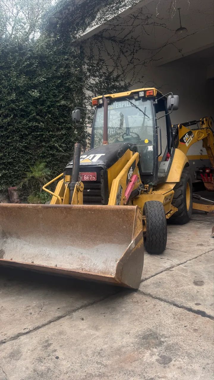 RETROESCAVADEIRA CATERPILLAR 416E