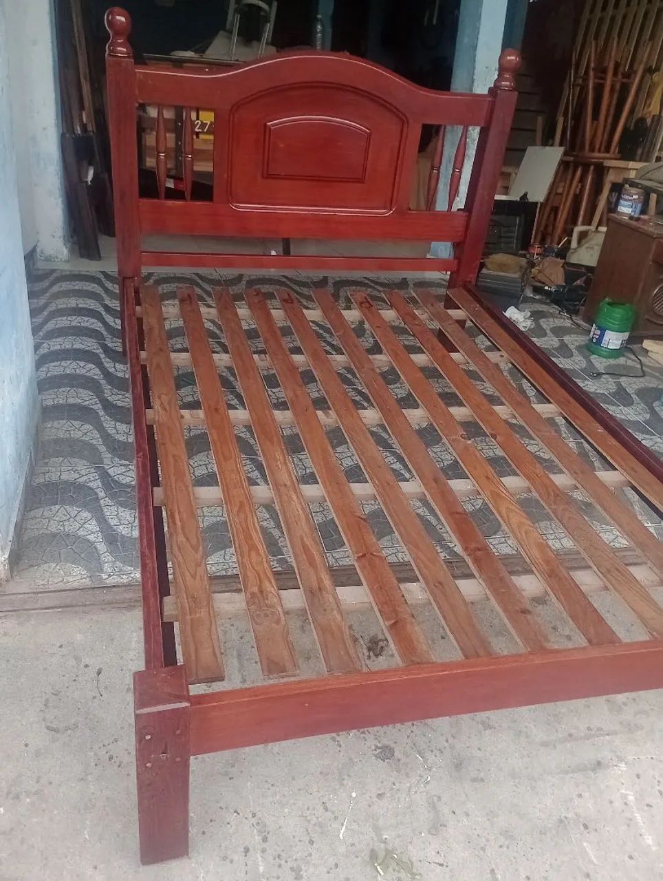 Cama de casal madeira nobre e maciça 999,00 - Foto 4
